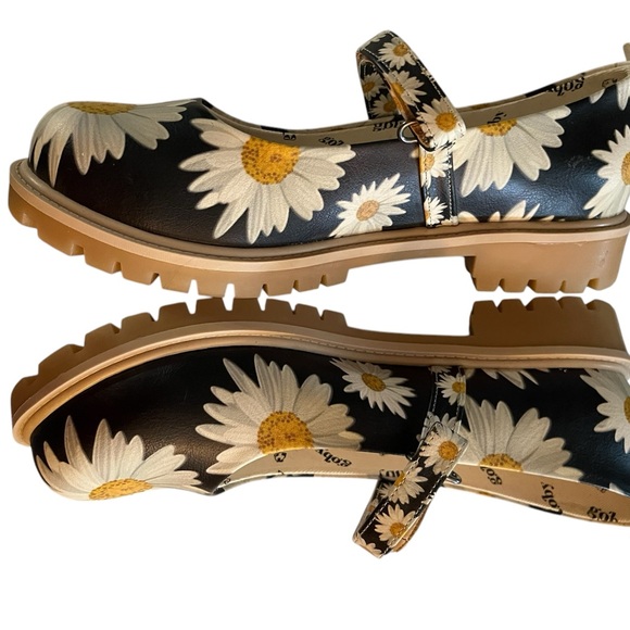 NWOT-Goby Shoes-Size 42 Black with white and yellow Daisy’s 🌻 - Picture 7 of 9